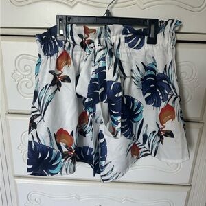 Tropical flowy shorts (NEVER WORN)